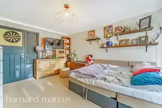 21 Deerhurst Close, photo 4