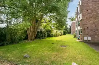 21, Elizabeth Court, Hampton Road, photo 3