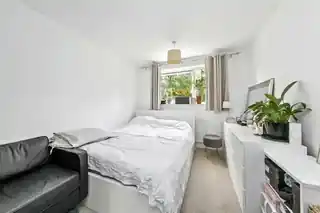 21, Elizabeth Court, Hampton Road, photo 4