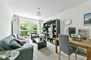 21, Elizabeth Court, Hampton Road, photo 2