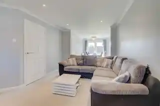 21 Forbes Way, photo 4