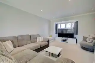 21 Forbes Way, photo 2