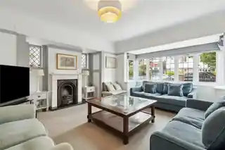 21 Hertford Avenue, photo 2
