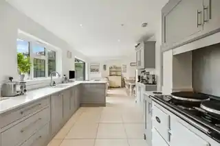 21 Hertford Avenue, photo 4
