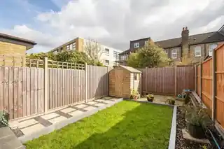 21 Hollies Road, photo 4