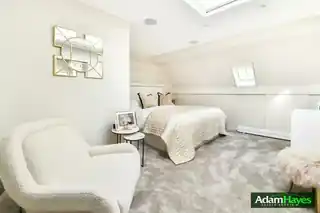 21 Holyoake Walk, photo 4