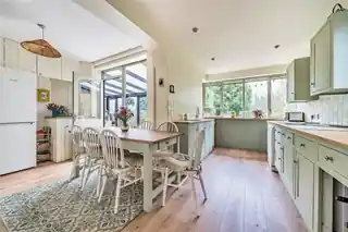 21 Hyde Close, photo 3