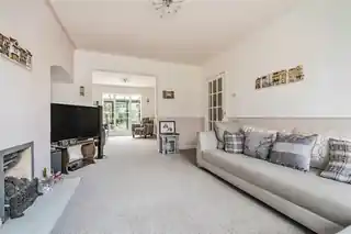 21 Hyde Close, photo 2