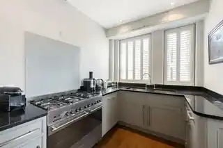 21 Iverna Gardens, photo 4