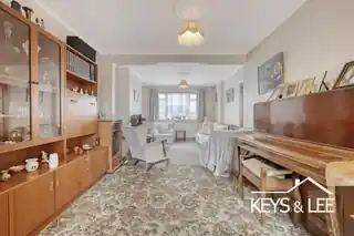 21 Larchwood Close, photo 3