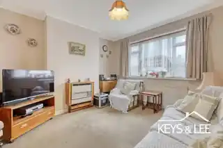 21 Larchwood Close, photo 2