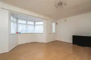21 Lexden Drive, photo 3