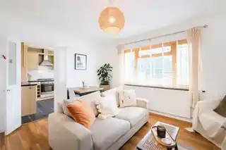 21 Millbrook Gardens, photo 3