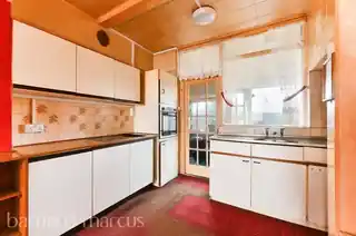21 Mossbury Road, photo 4