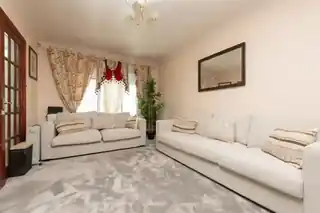 21 Mottisfont Road, photo 2