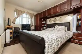 21 Mottisfont Road, photo 3