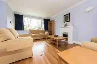 21 Perryfield Way, photo 2