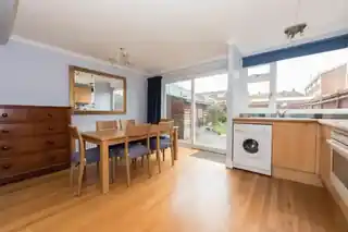 21 Perryfield Way, photo 4