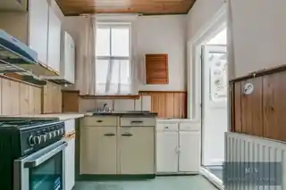 21 Pollards Hill North, photo 4