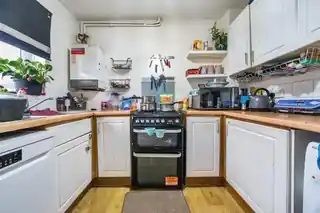 21 Regents Close, photo 4