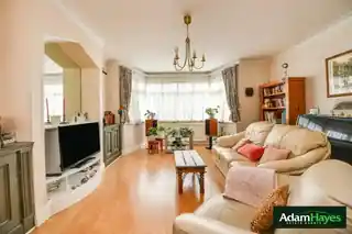 21 Sandringham Gardens, photo 2