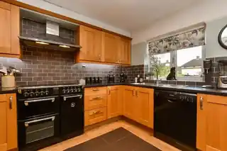 21 Taunton Close, photo 3