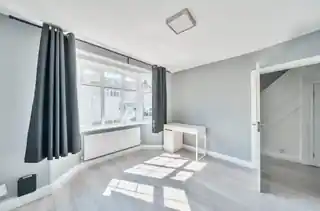 21 Worcester Close, photo 2