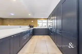 210 Upton Road South, photo 2