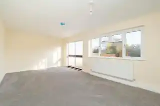 211 Bridgewood Road, photo 2
