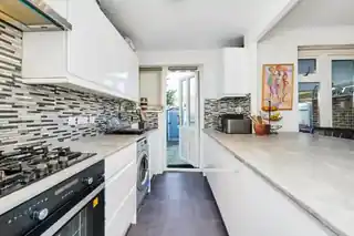 212 Hillcross Avenue, photo 4