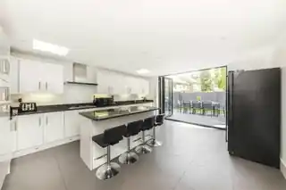 212 Malpas Road, photo 3