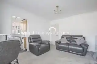 212A Eversley Avenue, photo 3