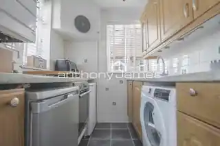 212A Eversley Avenue, photo 4