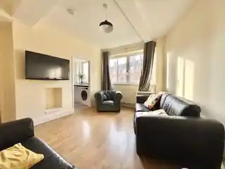 213 Arnold Estate, photo 4