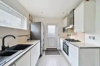 215 Colney Hatch Lane, photo 3