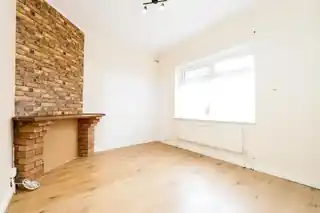 215 Dagenham Avenue, photo 4