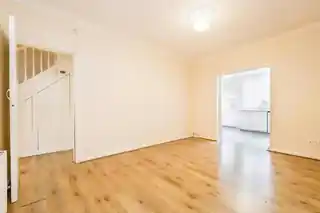 215 Dagenham Avenue, photo 3