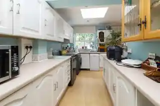 215 Exeter Road, photo 3