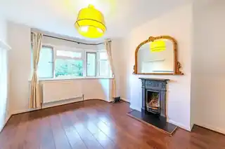 216 Staines Road, photo 2