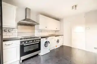 218 Daubeney Road, photo 3