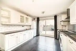 218 Daubeney Road, photo 2