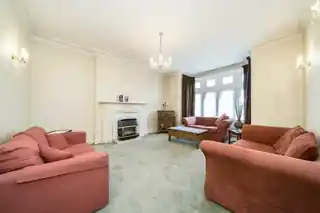219 London Road, photo 2