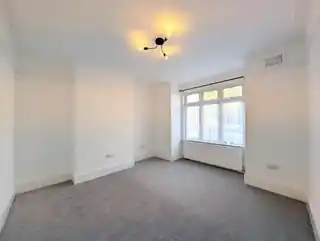 219 Staines Road, photo 2