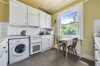219A Fox Lane, photo 4