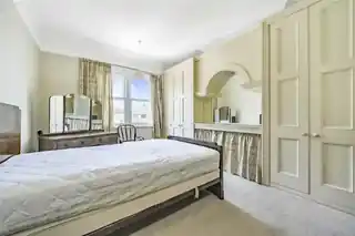 219A Fox Lane, photo 3