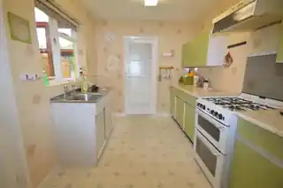 22 Adelaide Road, photo 3