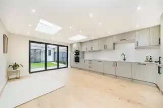 22 Alderbury Road, photo 2