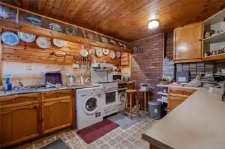 22 Amesbury Avenue, photo 2