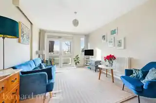 22 Arnewood Close, photo 3