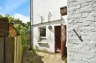 22 Brook Road South, photo 2